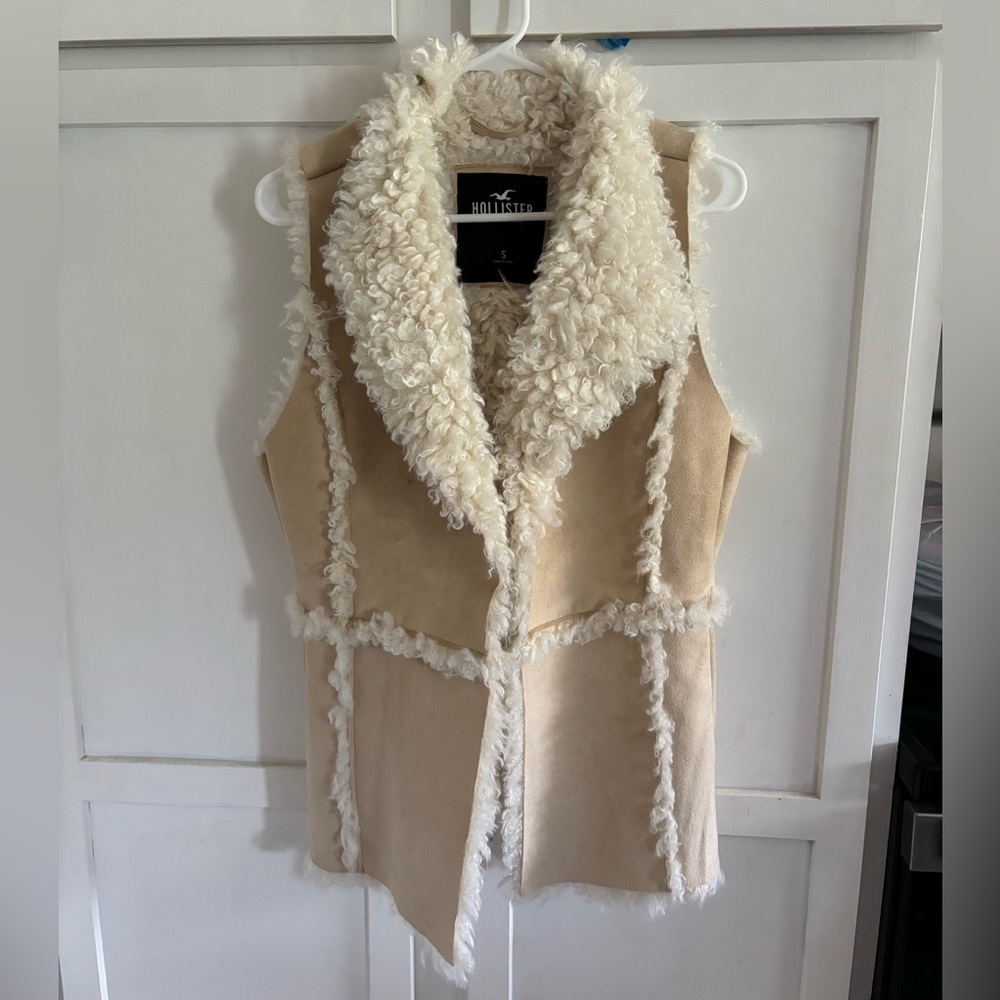 Hollister Cream Suede-Look Faux Shearling Vest